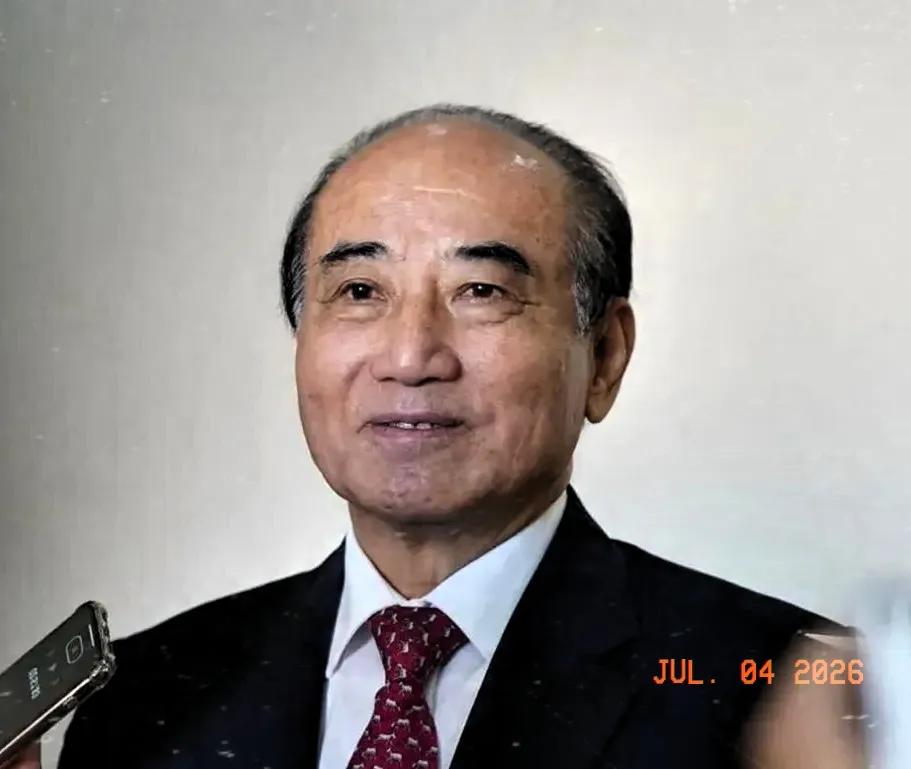 80多岁的王金平，这次是真把那层窗户纸给捅破了。在电台里，他抛出“军队外交归