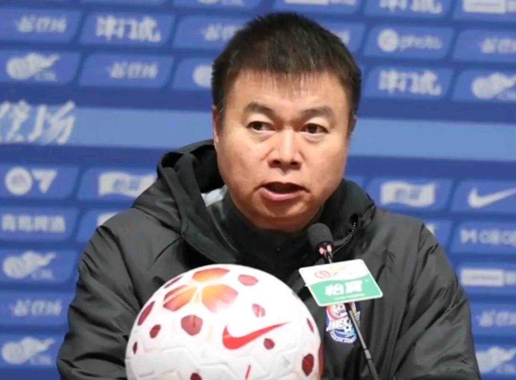 于根伟承认，输球后球队的更衣室氛围确实出了问题。天津津门虎在主场2-3遗憾输给