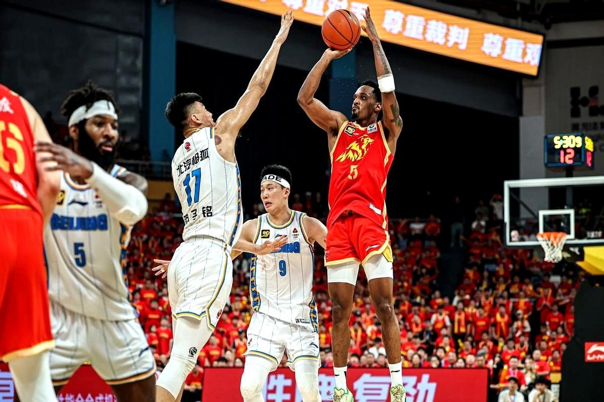 北京队在新赛季夺冠的几率不足四成？事实还真是如此！因为当下的北京队存在着比较严重