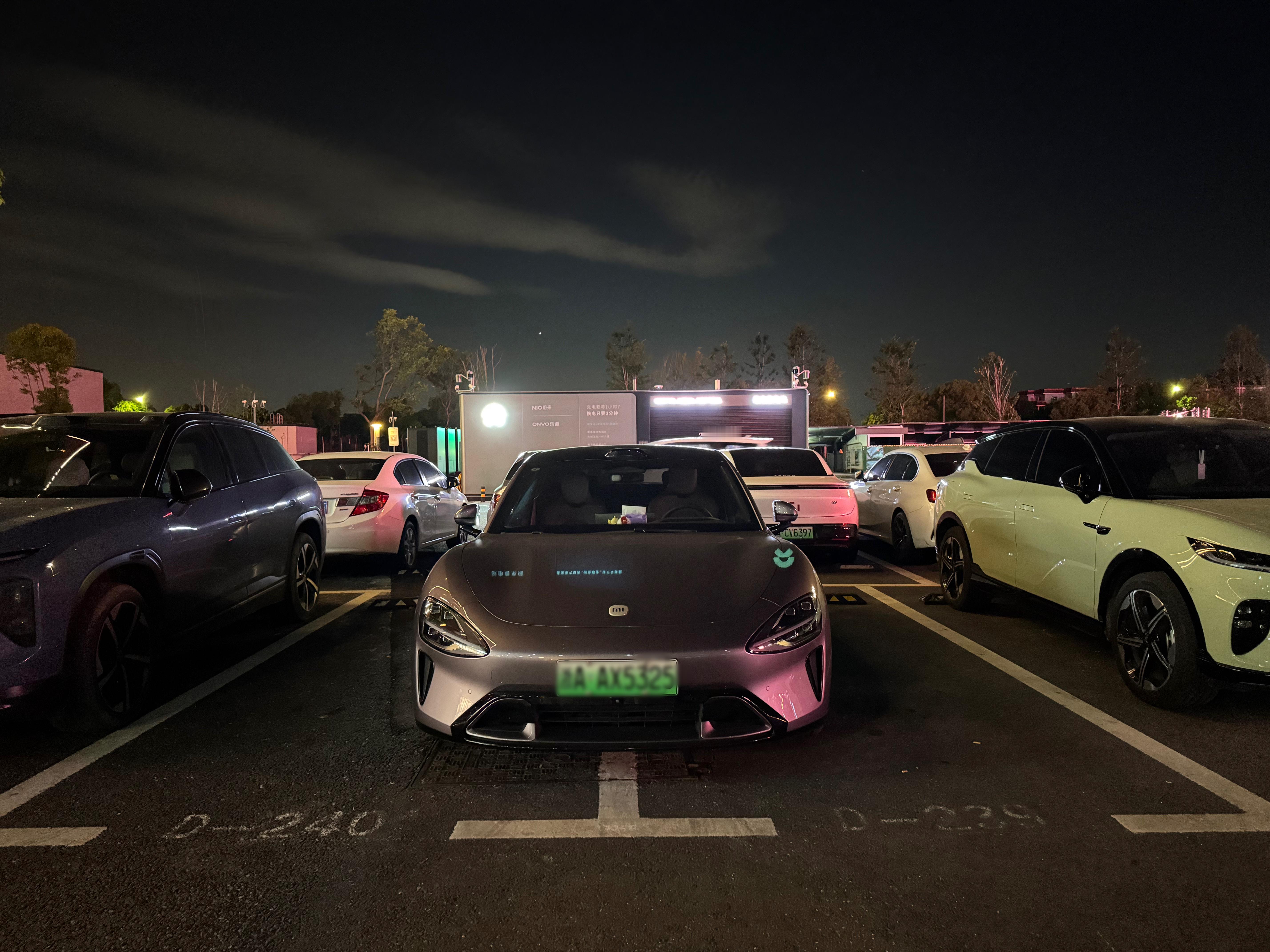 小米汽车回应再获奖昨天看到一辆小米SU7这样停车……车主这素质……哎……​​​
