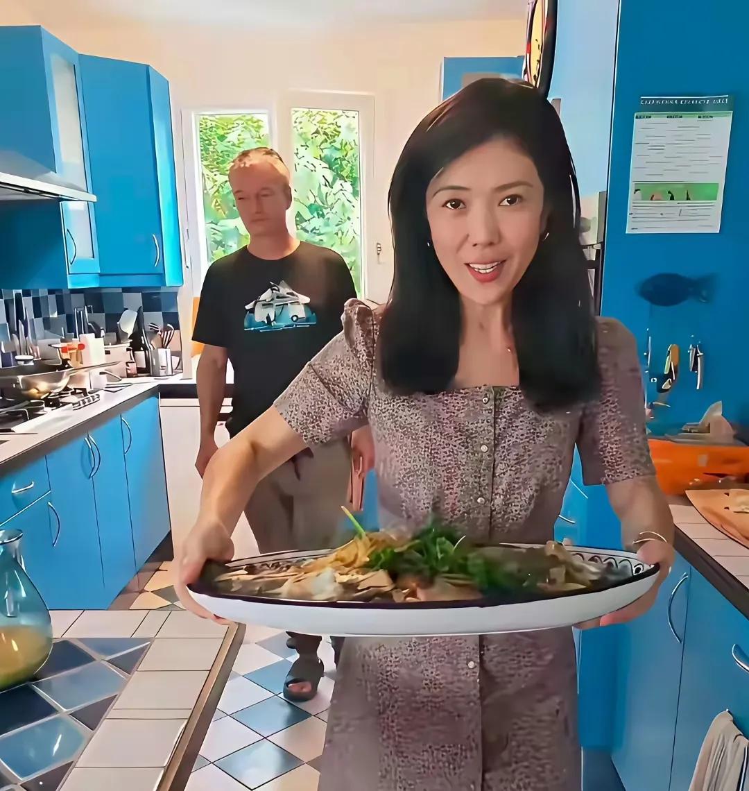 中国的时尚女王苏芒，给每天给法国人做饭！嫁到法国的苏芒，每天过得忙碌而充实。