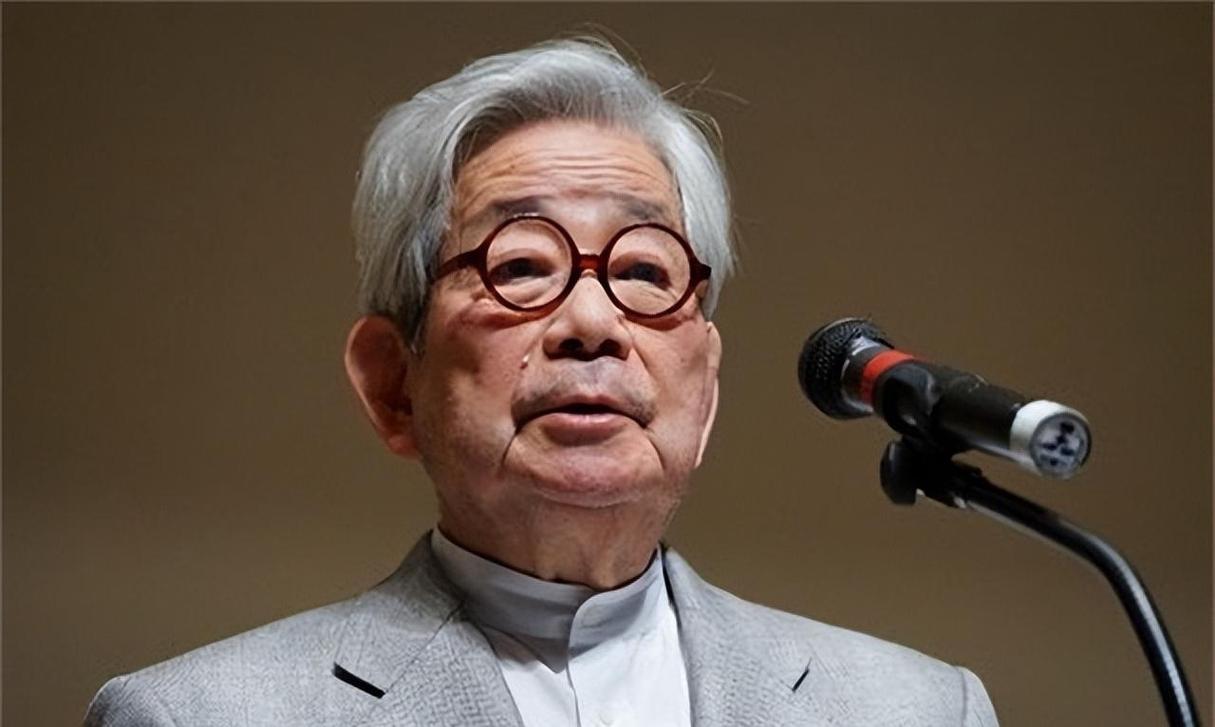 【热点评述】冷静而真诚的大江健三郎提出警告：日本迟早会再次走上军国主义老路。高