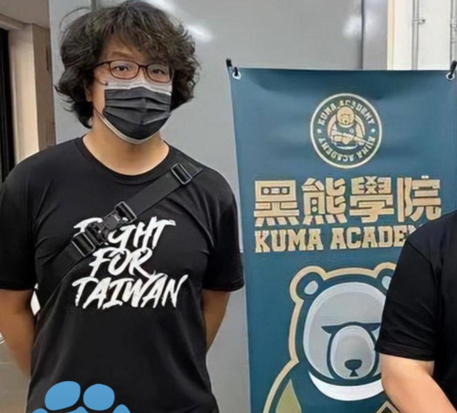 ☁为了保住自己的小命，沈伯洋现在正在想方设法洗脱自己。沈伯洋这几天明显