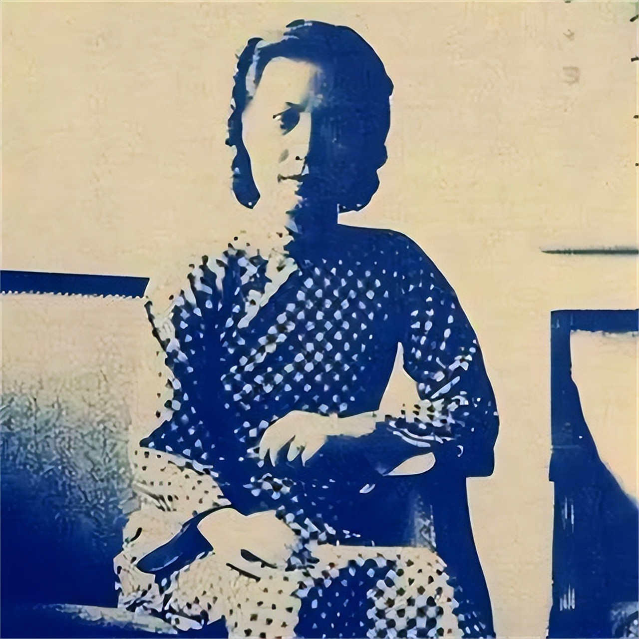 1922年，黄金荣告诉妻子林桂生：“你交出正室之位和家里的财政大权吧。”没想到，