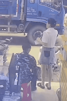 这种属于故意伤害，应该判刑😡