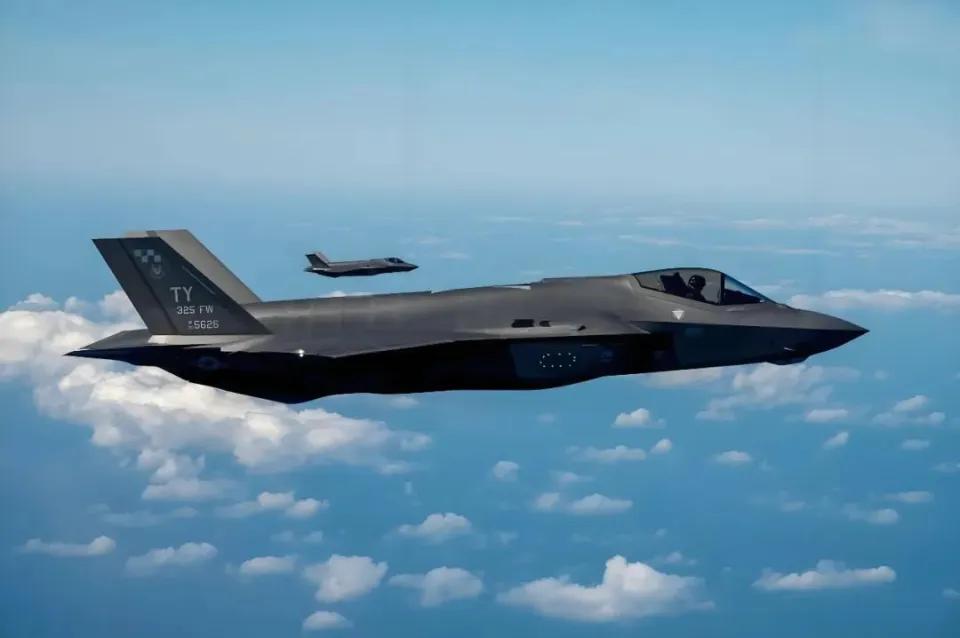 嘿，各位军迷朋友们，最近是不是被那个天预警机第二架试飞的消息给刷屏了？没错，这真