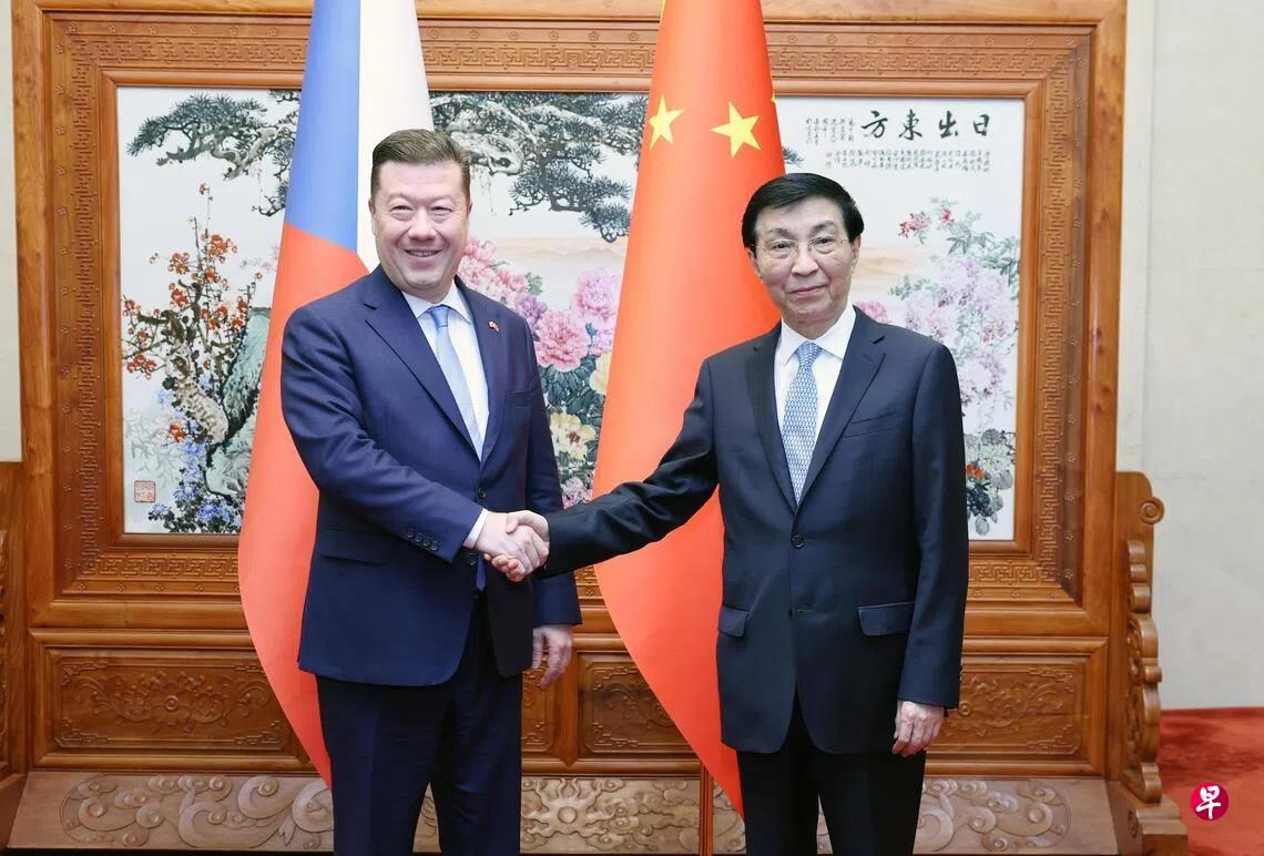 捷克众议长在北京说了一句话，让不少人愣了一下——"不是中方先提台湾问题，是我主动