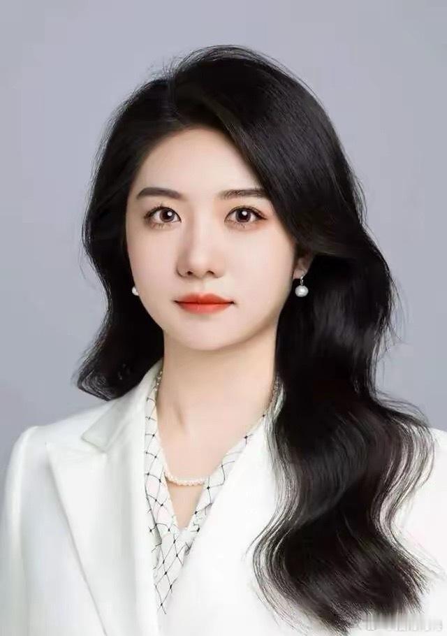 天妒英才！31岁律师李禹墨离世，律所透露死因是突发疾病，长得很漂亮不输明星，履历