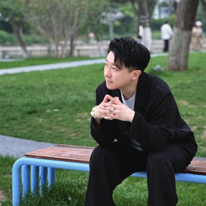 张鹤擎受河东文旅邀约，天津拍宣传片，这小子又在闷头干大事！德云社张鹤擎晒出了六张