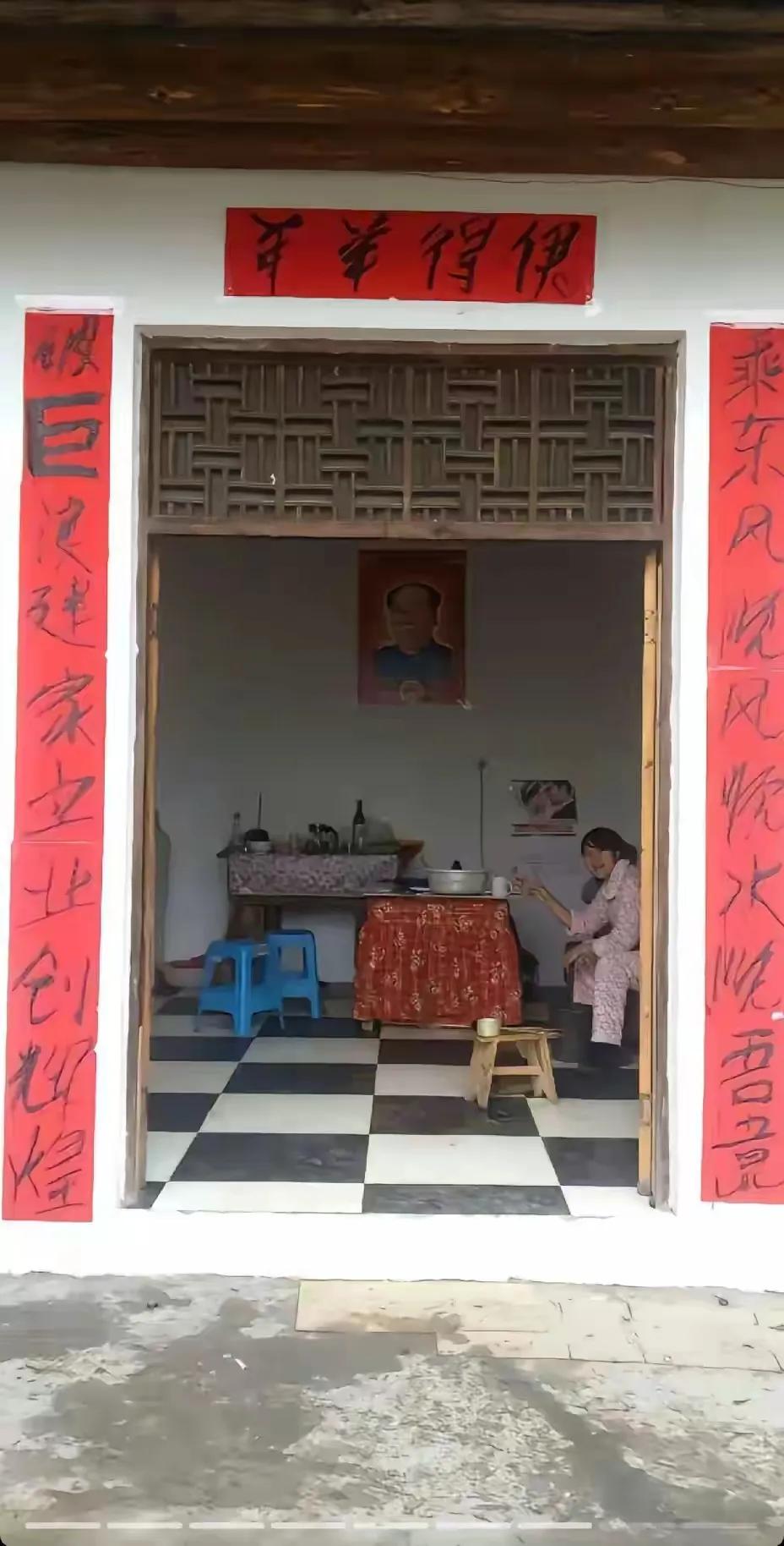 张雪的人生注定不平凡，特立独行、鹤立鸡群，写个对联都与众不同张雪有件事挺有意思