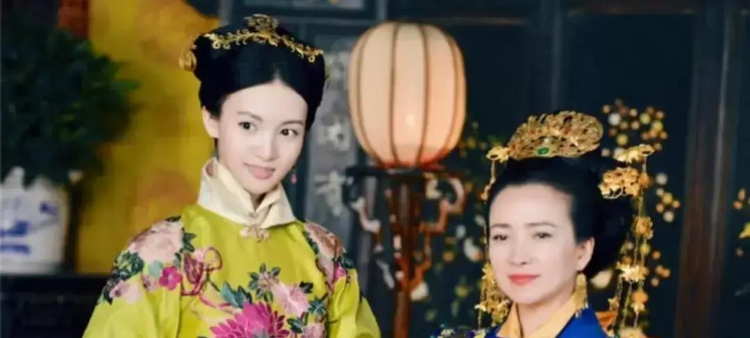 她教金晨演戏，只字不提“演”字。《女医明妃传》片场，何晴没让金晨对镜子练表情。