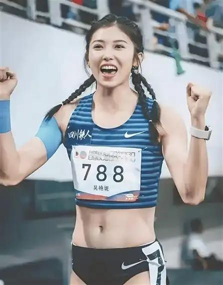 别再拿传统那套“低调内敛”的模子去套吴艳妮了！全锦赛六冠王已经证明，新时代的中国