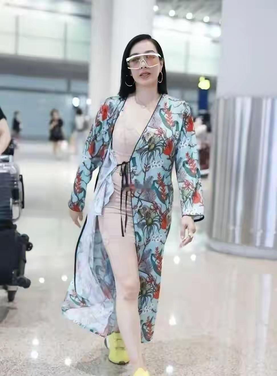 钟丽提这大体格子，真的像一面山一样的存在​​​