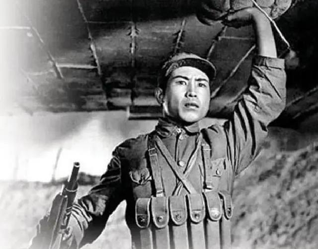 1948年5月25日，董存瑞烈士没有留下遗体，爆炸后只找到烈士的一只鞋。在董存瑞