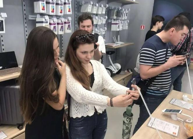 为什么欧美会把俄罗斯那么大的市场直接让给东大？其实西方本来想把俄国围困死，之后不