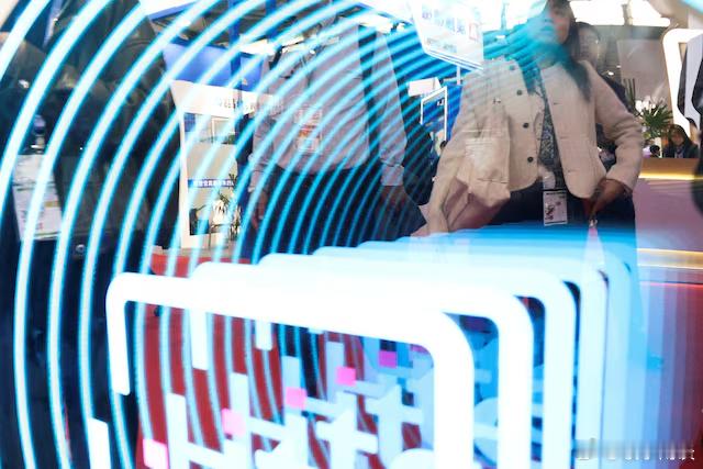 【长江存储计划在中美贸易紧张局势加剧之际新建工厂】（路透社）——知情人士透露，中