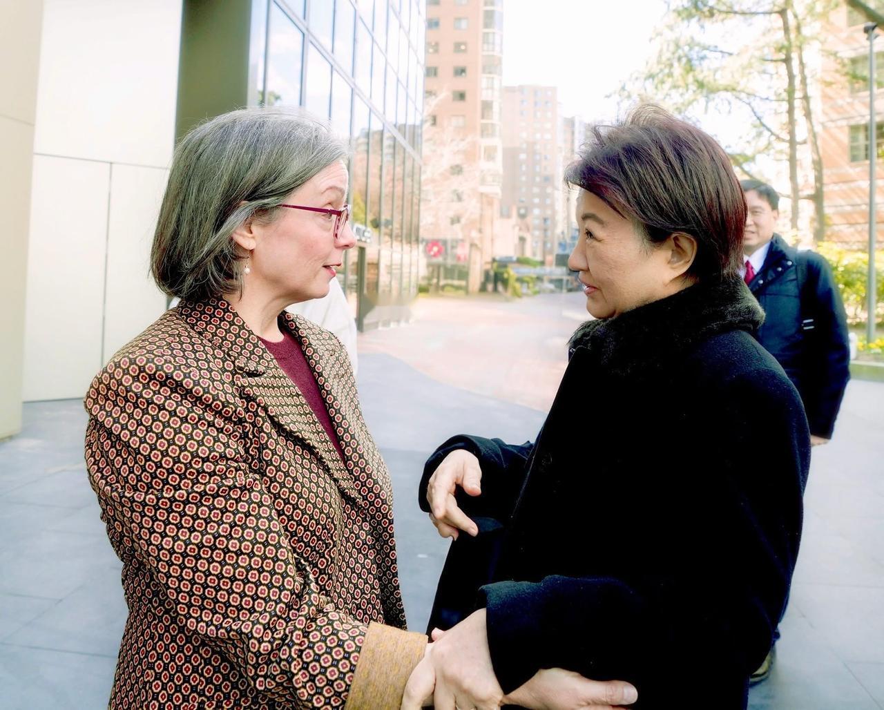 罗智强：美方高层官员迎接卢秀燕，让世界看见了台岛国民党立委罗智强在脸书发文表