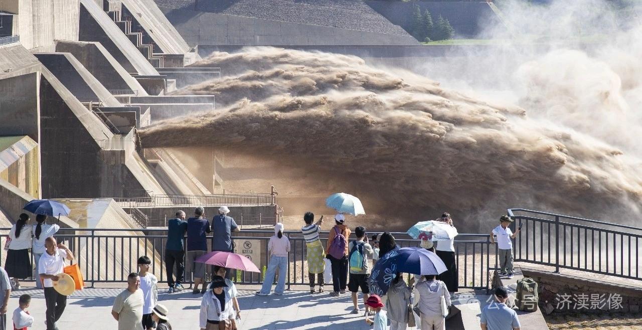 7月7日，据央视新闻直播间报道，黄河小浪底水库从6月22日开始调水排沙，当时打开