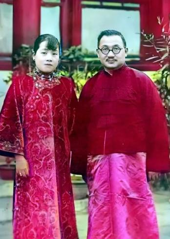 1913年，宋耀如在日本结识了孔祥熙，一番交谈后，宋耀如问：“你夫人可好？”孔祥