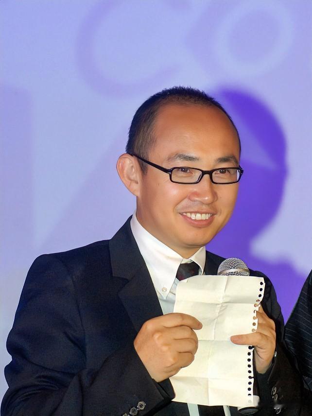 我说实话，国内的这些地产大佬里面，潘石屹算是一个比较特别的人。当其他人都在忙着