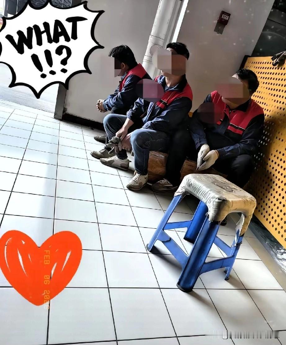 三名员工被当场开除，因为不愿意临时卸货。事情是这样的，两