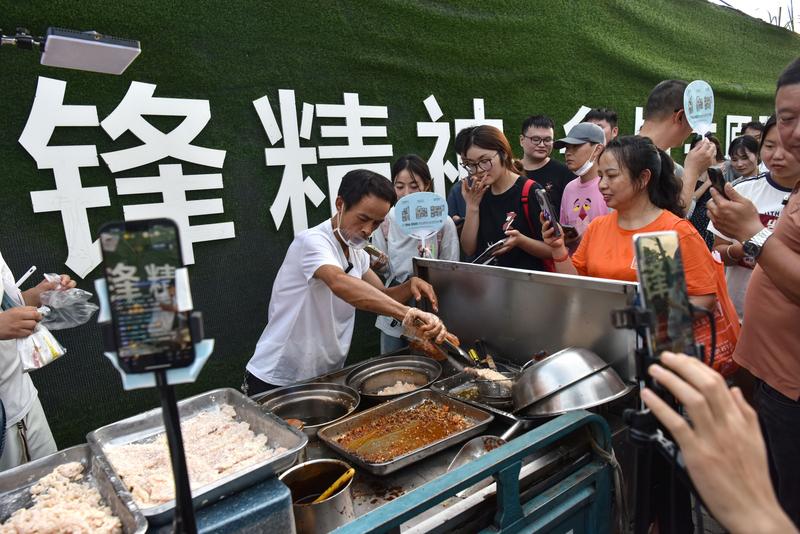 不出意外的意外还是出现了鸡排哥的国庆翻车现场来了，鸡排哥甚至想穿越回去给自己