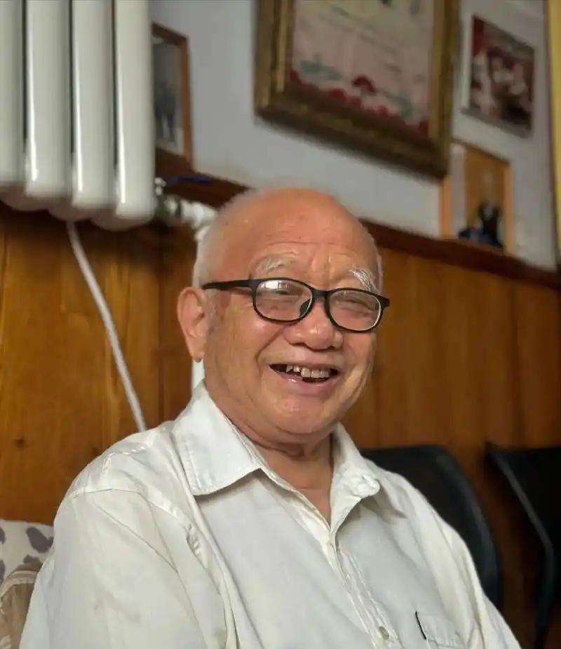 1900年，49岁的核武器研究专家魏世杰退休，带着妻儿回到老家养老，谁料，妻子和