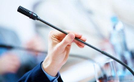 【魏牌回应车辆仪表饰板有裂纹：免费更换，并终身质保】多位魏牌车主近日在网上发帖爆