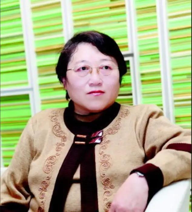 性学专家李银河说：人这命弦，说断就断。老郑，五十三，体检单干净得能当镜子照