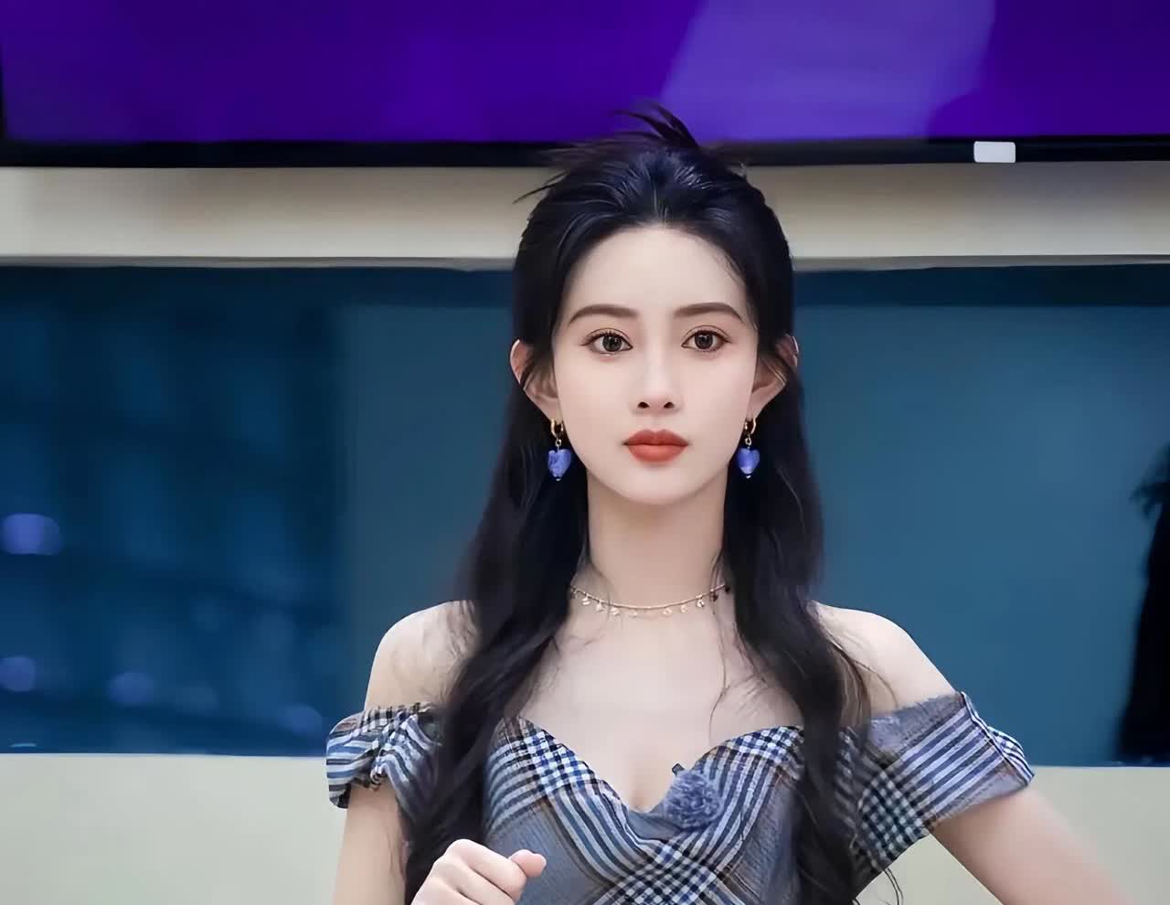 没想到孟子义才是内域隐藏的富二代，以前只知道虞书欣是沪上小公主，没想到孟子义比他