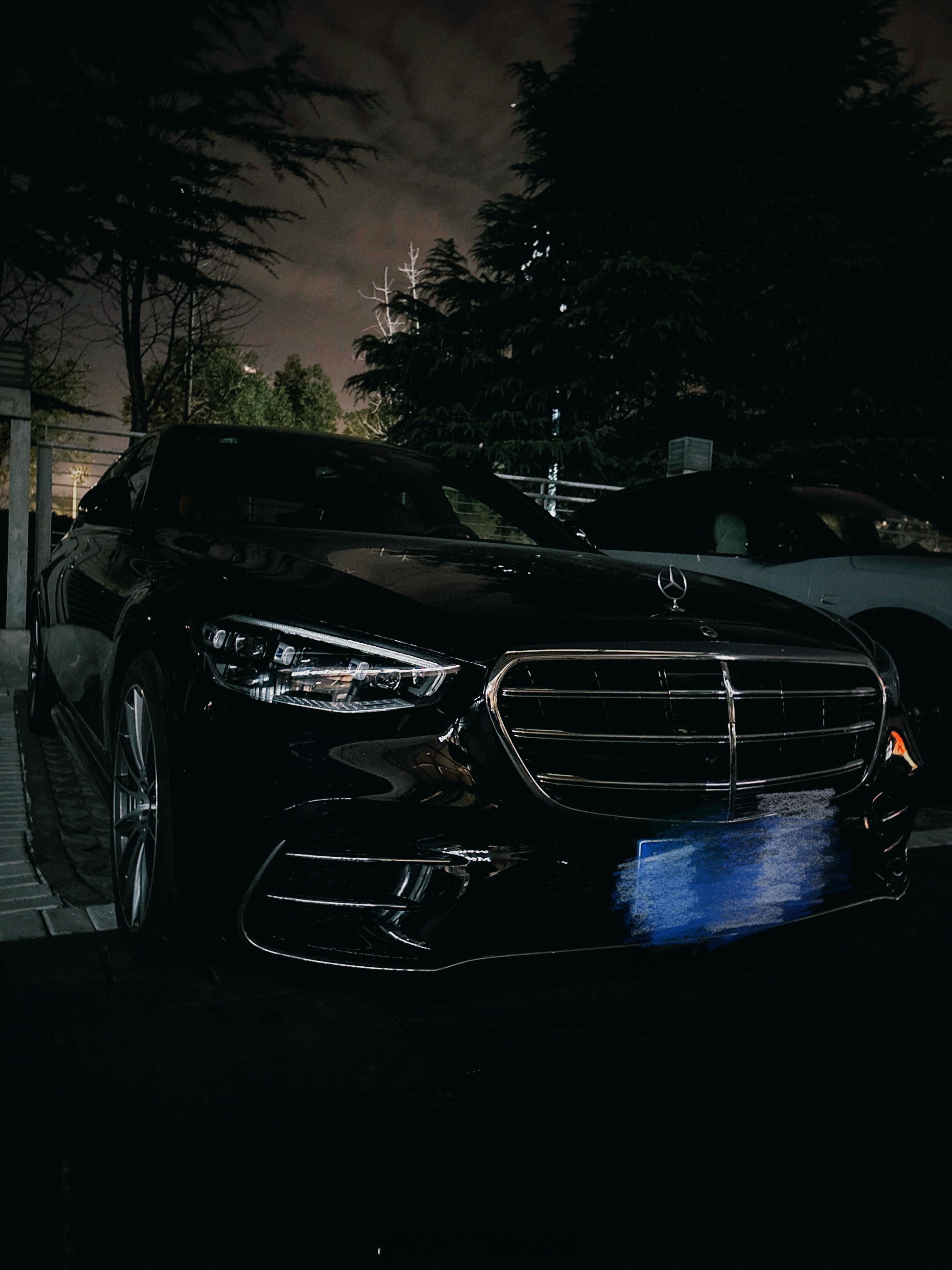 开着奔驰去大学城溜达一圈这辆奔驰S450L的驾驶体验只能用四个字来形容无与伦比真