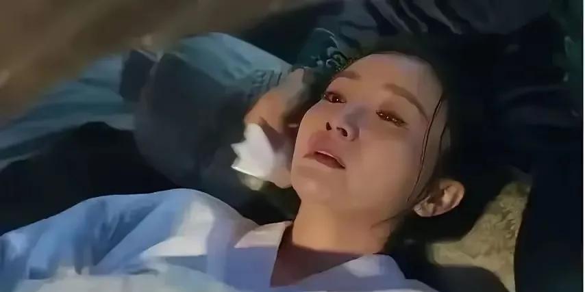 清道光六年，陕甘总督杨遇春新得了一个绝色美女。由于连日忙于军务，还没来得及同床共