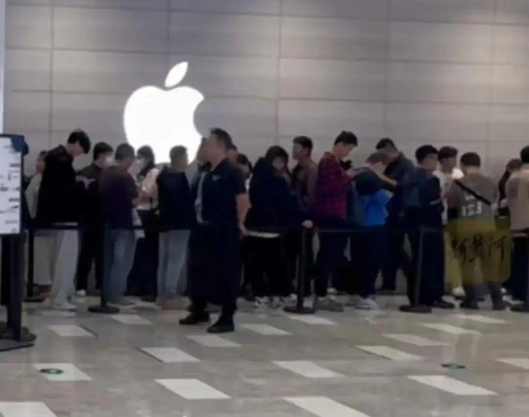想不通这东西还要抢，还有人加价买！刚刚，9月19号早上8点，iPhone