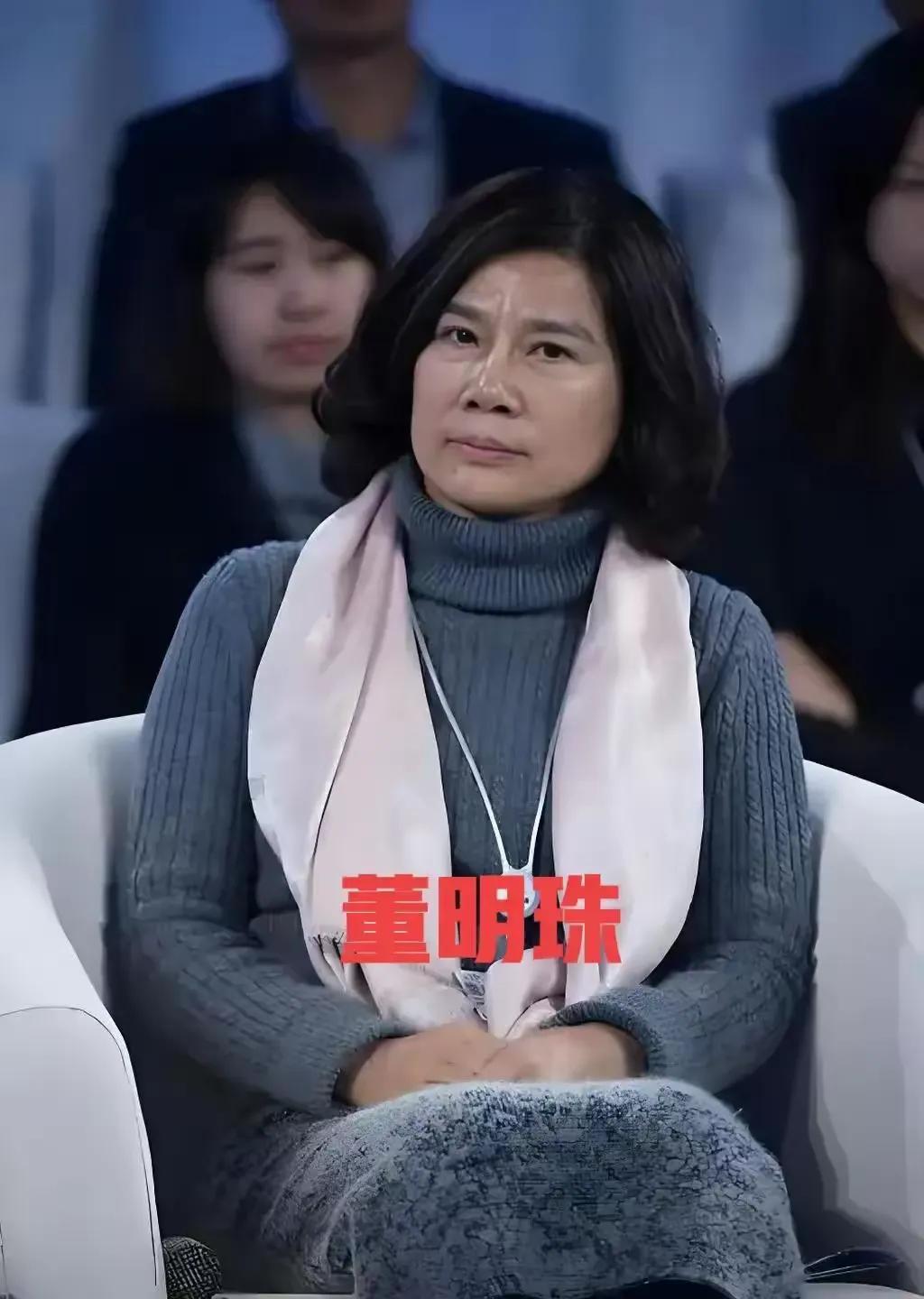 有些人后槽牙都要咬碎了！美的签了，小米签了，海尔签了，唯独董明珠这脾气，直接