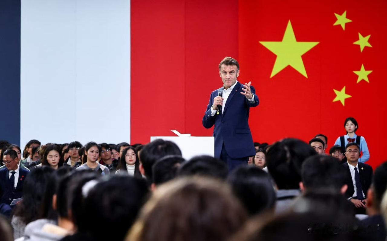 笑死，马克龙这次访华都要被川大学生哄成胚胎了，终于享受了一把顶流的感觉，要知道之
