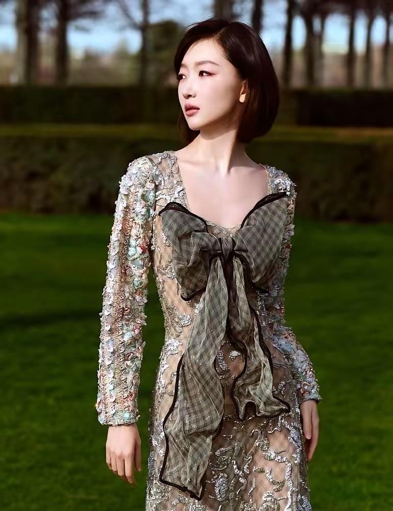 周冬雨要是胖点就好看了身上都没几两肉女生还是肉感一点好看呀啊她要是再胖个1