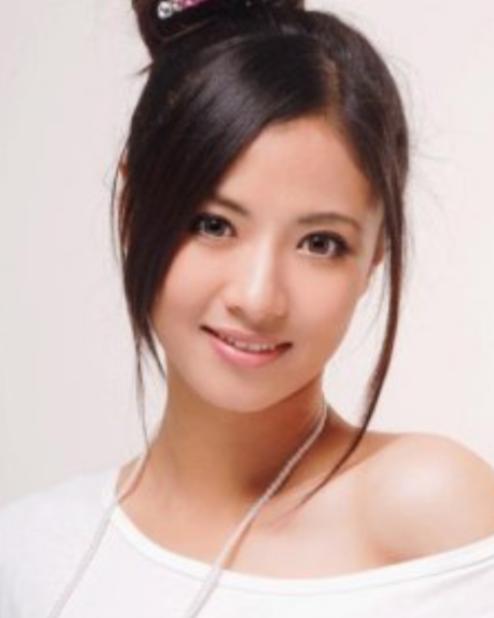 她是上海第一美女，抛下五岁的儿子和三岁的女儿，从28楼一跃而下，那时，丈夫和新欢