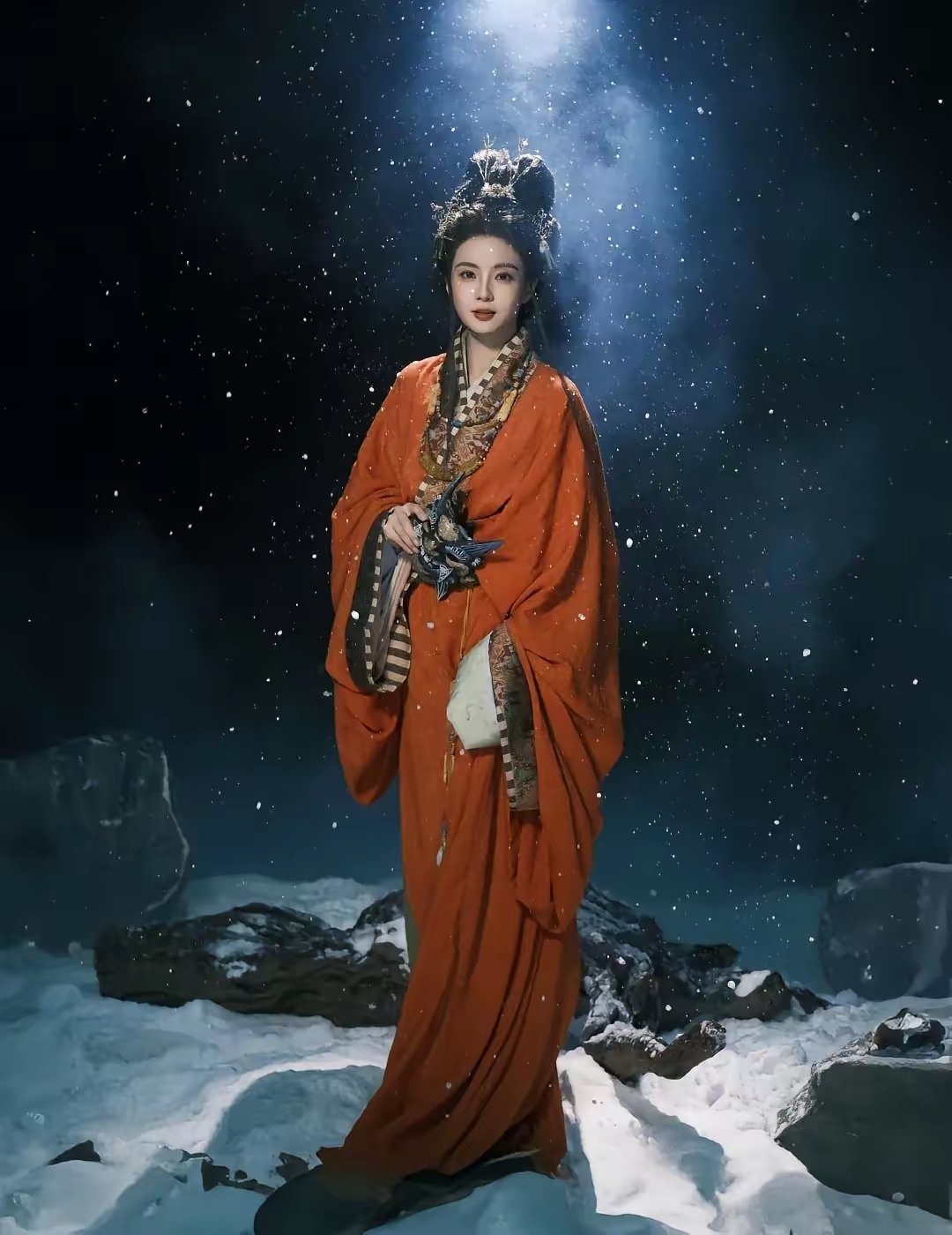 张凌赫的《刺棠》女主又换了。这次是个你大概率没听过名字的演员。不是顶流花，不是资