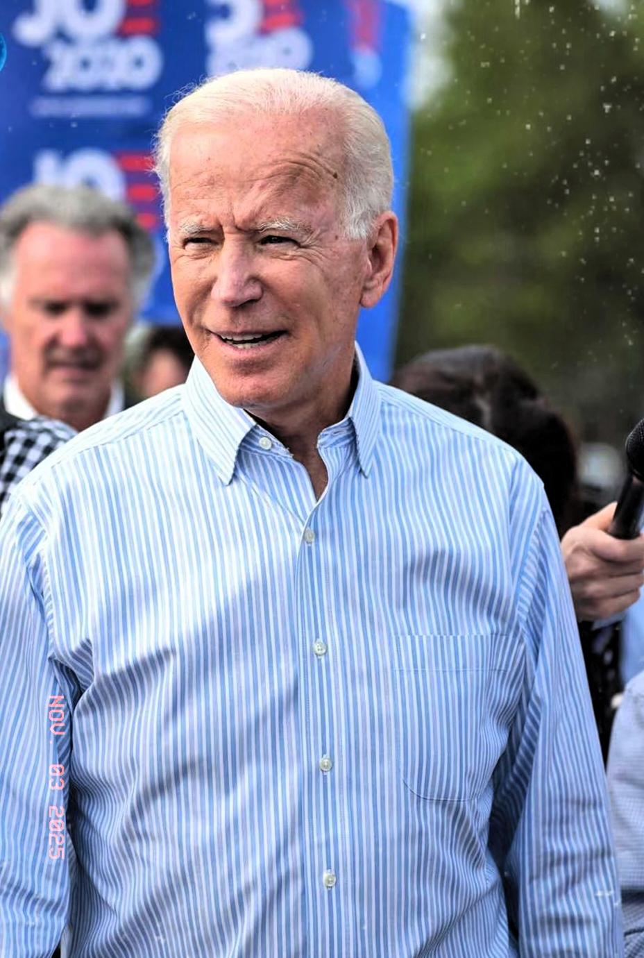 年迈的老拜登，躺在病床上也战战兢兢！美国现任总统特朗普火力全开，在接受哥伦比亚新