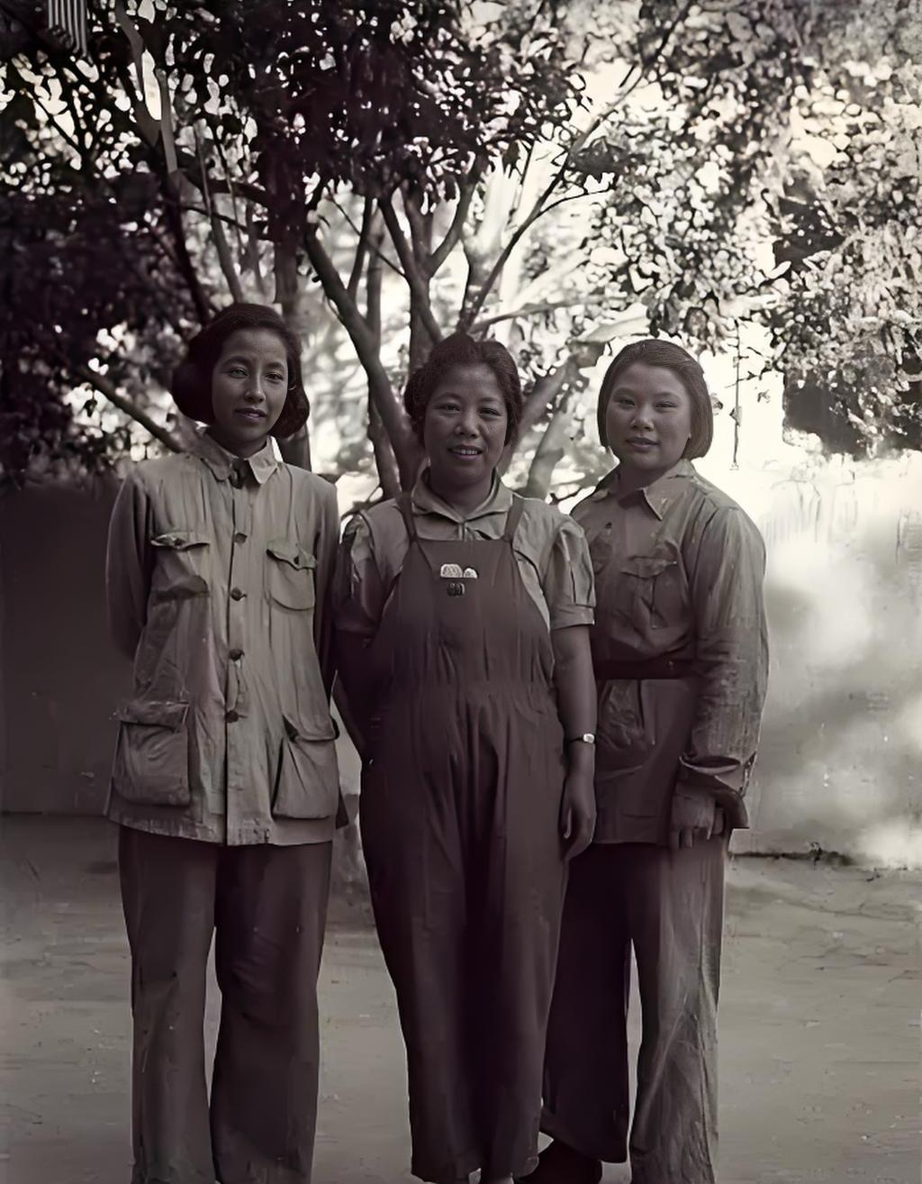 #老照片#三位中国妇女运动的先驱，都是不简单的巾帼女杰，她们为中国革命，做出了