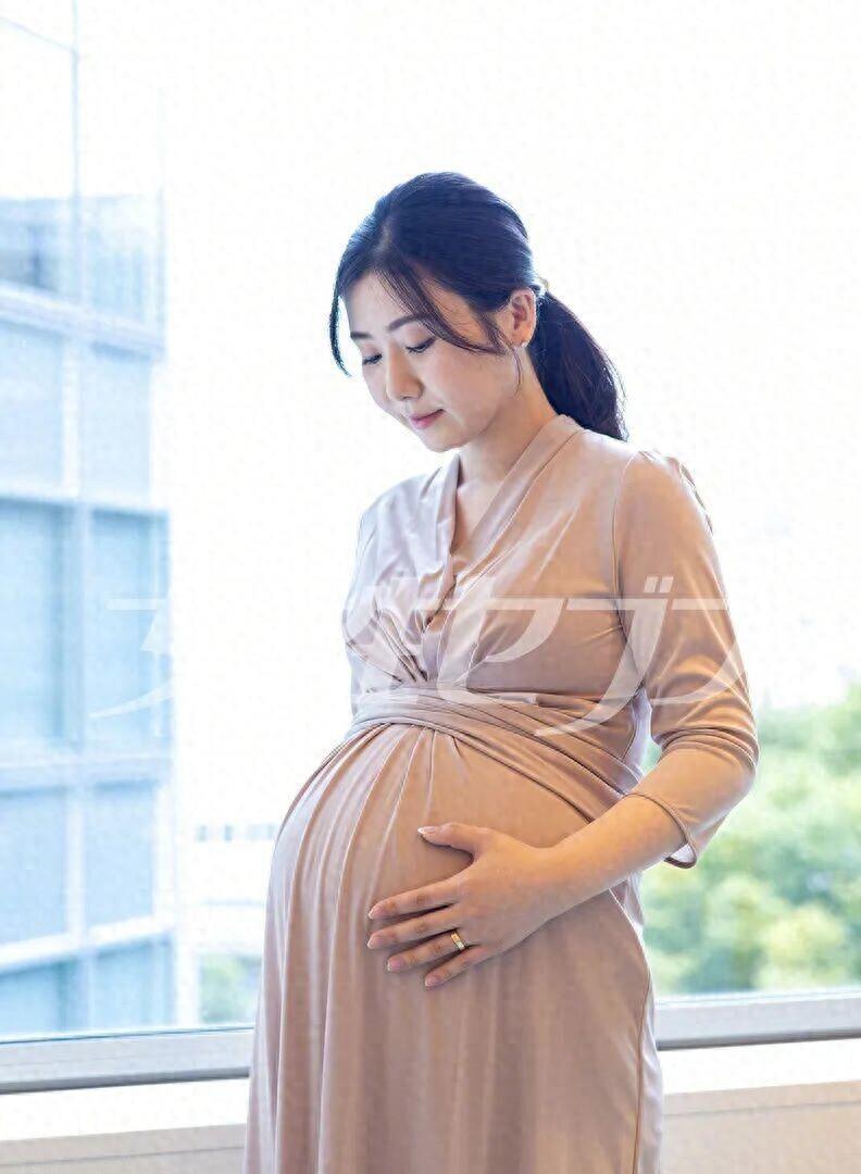 不再是国乒群宠的小妹妹了！37岁日乒前著名国手福原爱挺大孕肚，新郎竟是当年横滨约