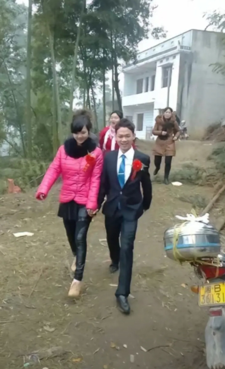 同样的2012结婚，看看我们的感觉都拿不出手。