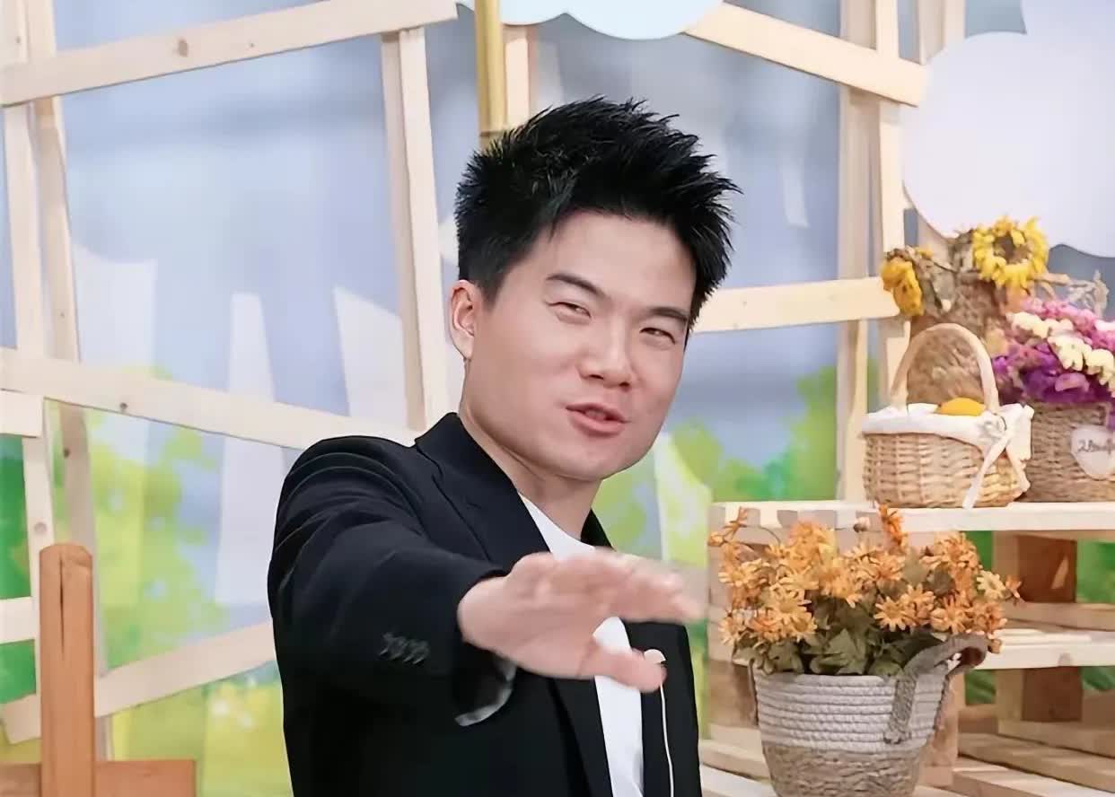 宇辉以四两拨千斤的手段，轻松应对近期出现的争议。宇辉是个极具大智慧