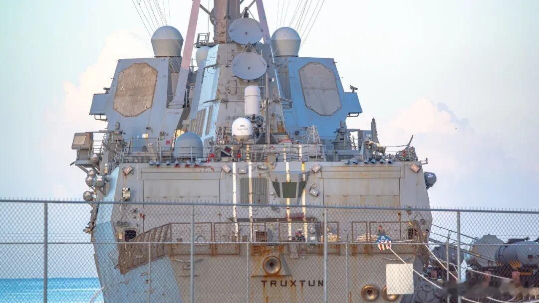 前几天在加勒比海相撞的“特鲁斯顿”号驱逐舰与“供应”号补给舰伤情不是很严重