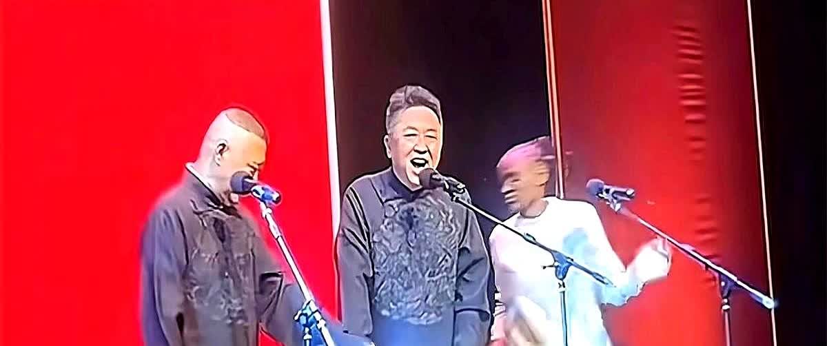 郭德纲老师这个玩笑开大了。德云社南非约翰内斯堡公演上，老郭见话筒出故障，