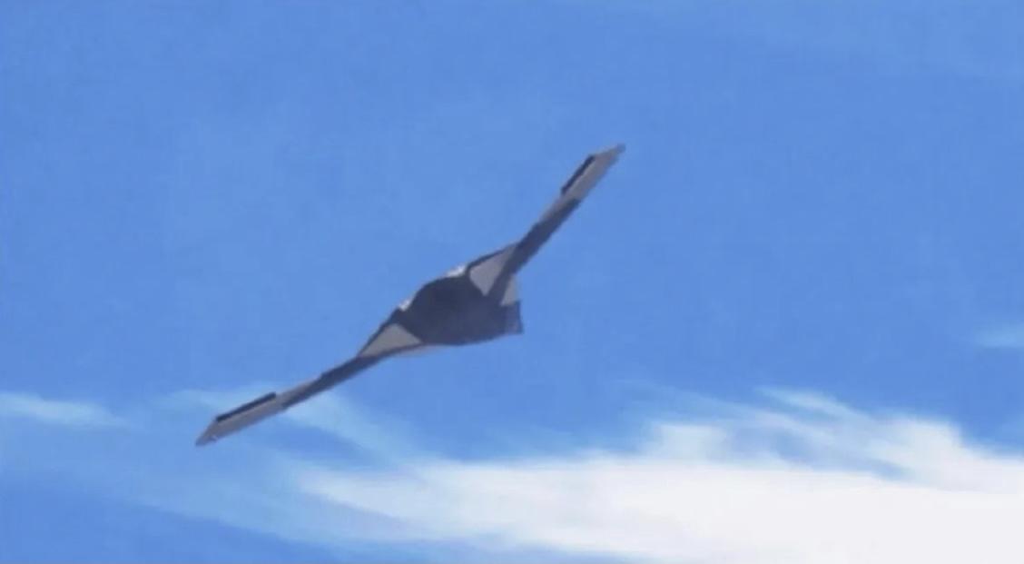 大型无人轰炸机，应该是未来的战略方向！近期我国已经研制了两款新型无人机，备受国