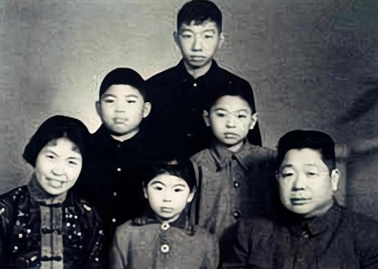1982年，陈锡联上将的二儿子遭遇不幸离世，当时陈锡联已经快70岁了，中央担心他