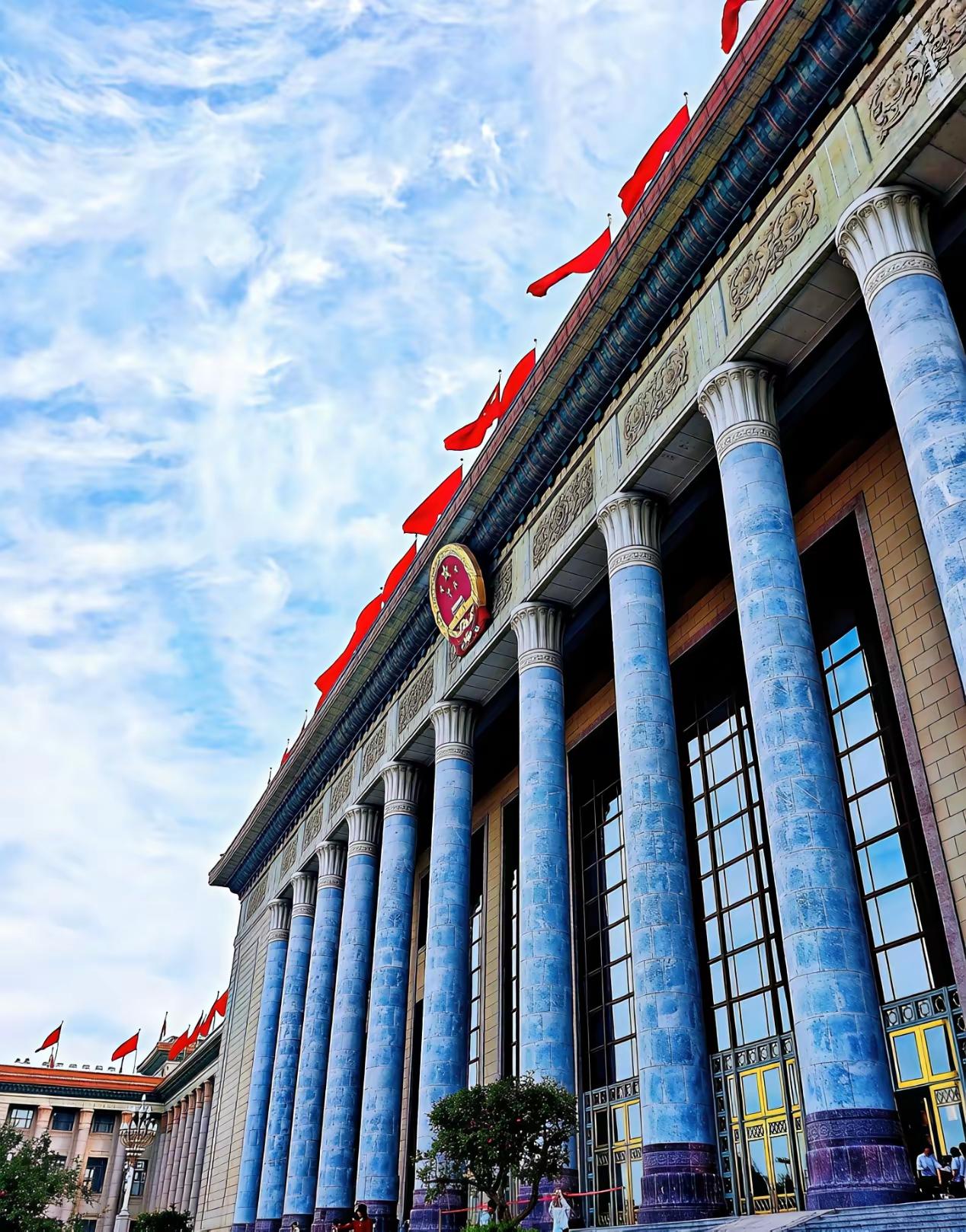 不怪美国国务卿鲁比奥到了人民大会堂后惊奇不已，首先是他没到过中国，对中国不了解，