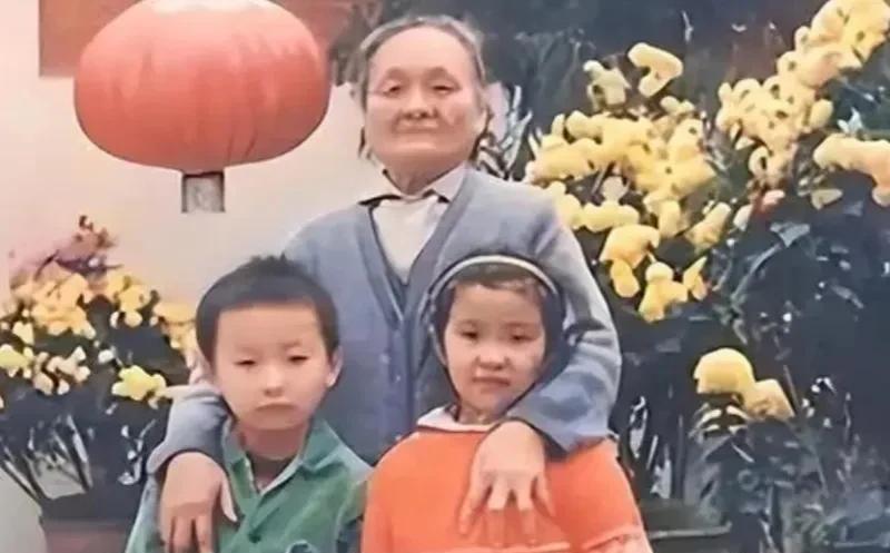1966年，一对干部夫妇被带走。临行前，他们将家中保险柜钥匙及5个孩子，一起交付