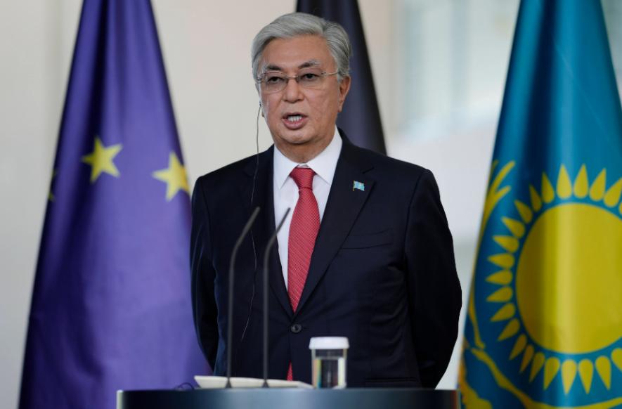 前脚新加坡总理黄循财呼吁中方放下历史恩怨，和日本实现和解。后脚哈萨克斯坦总统托卡